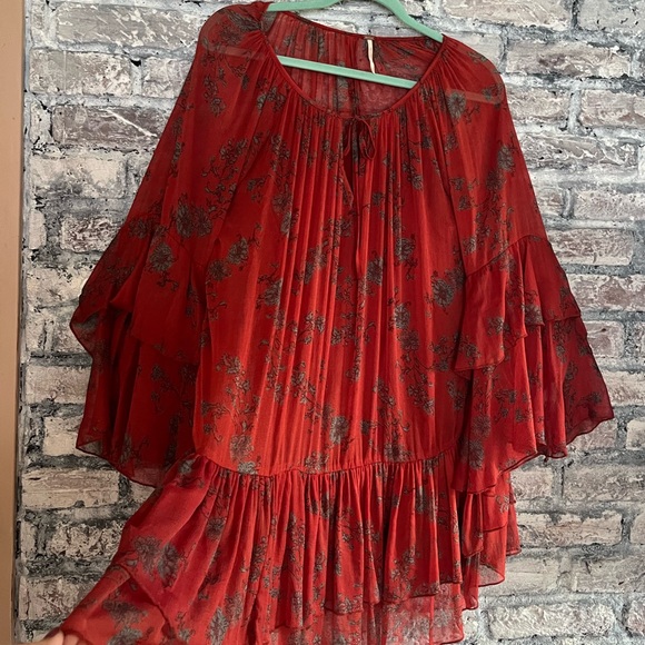 Free People Gorgeous layered dress, slip dress underneath with adjustable straps - Picture 7 of 12